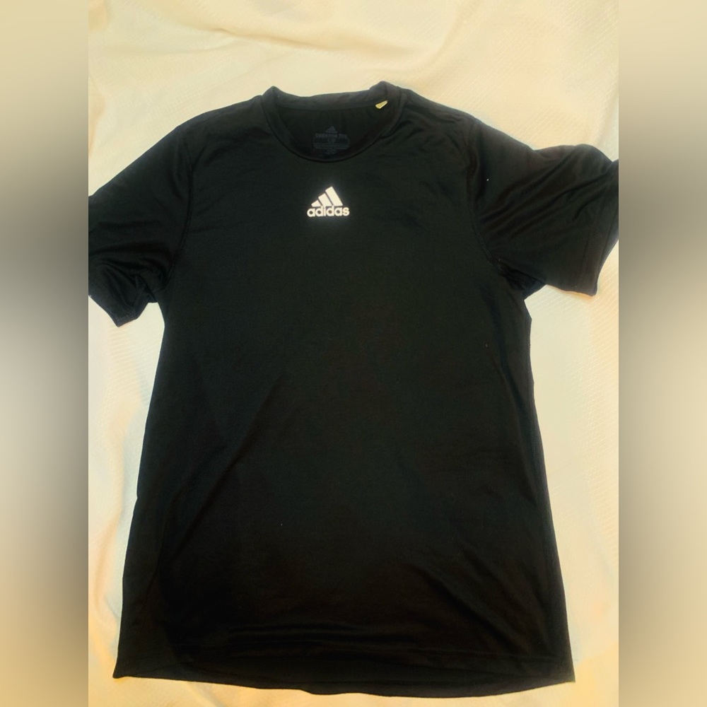 Adidas tech fit training tee. Men’s size small